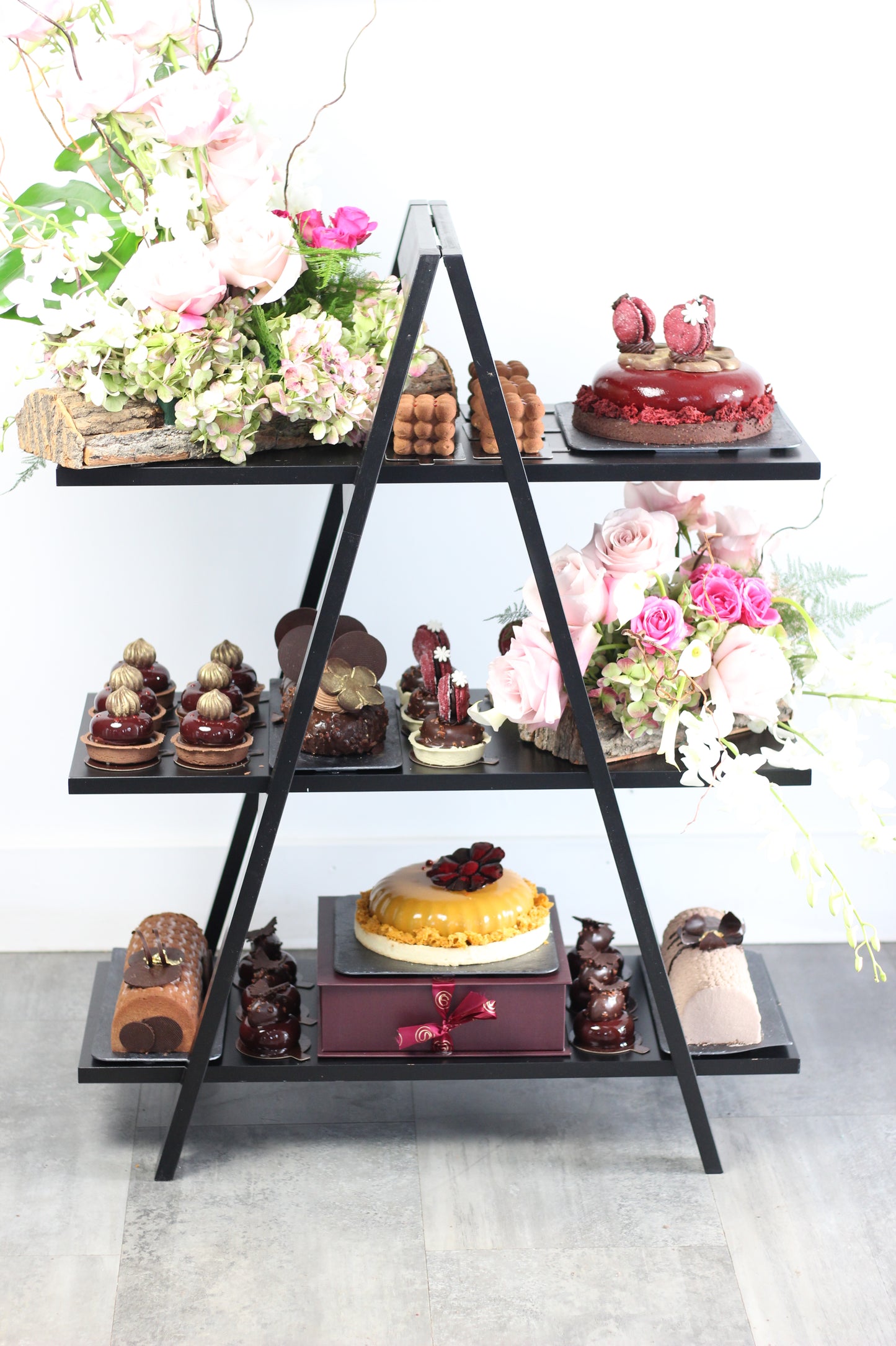 Exquisite Dessert Stand