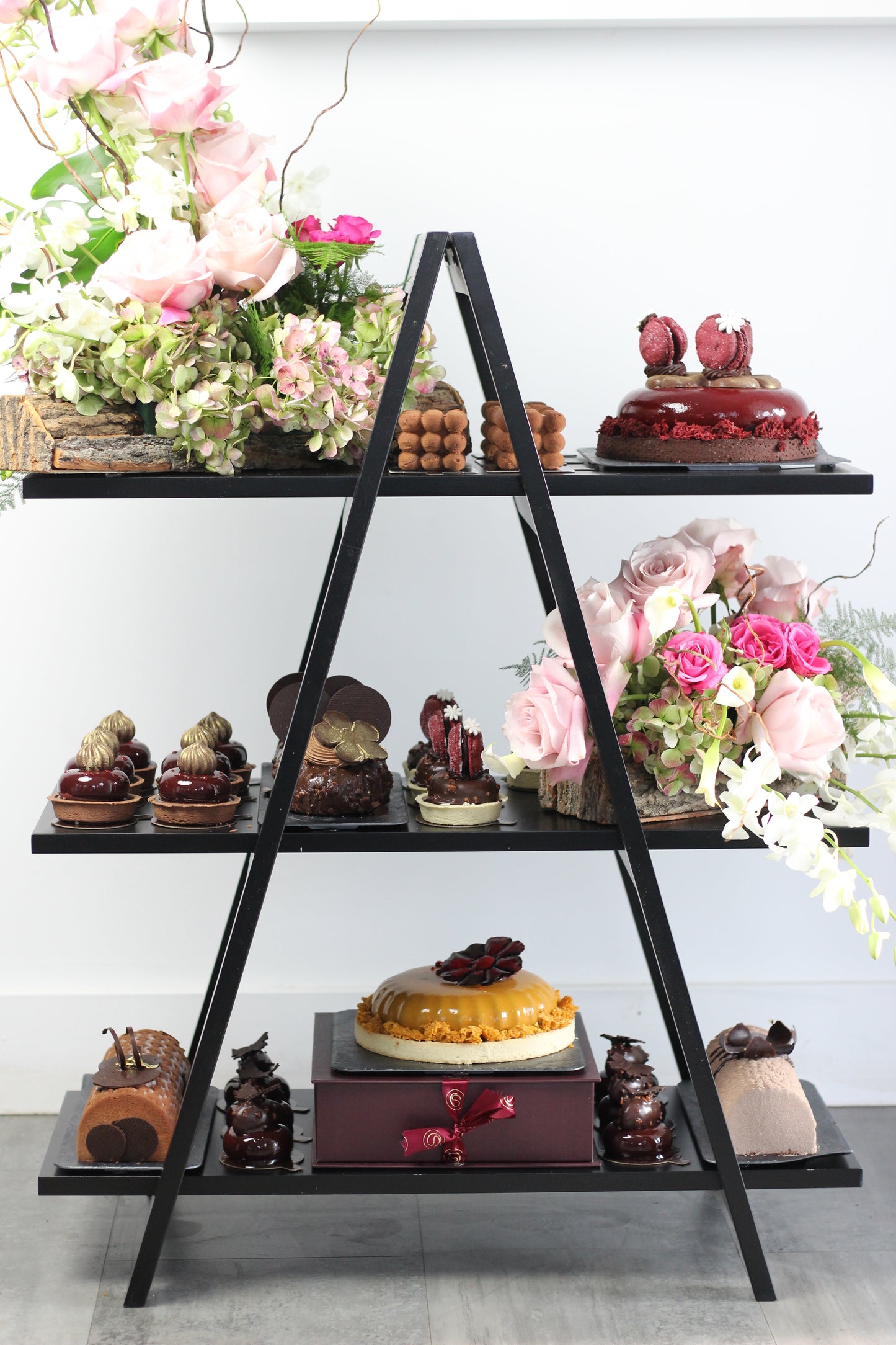 Exquisite Dessert Stand